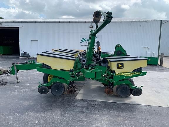 Image of John Deere 1760 equipment image 2