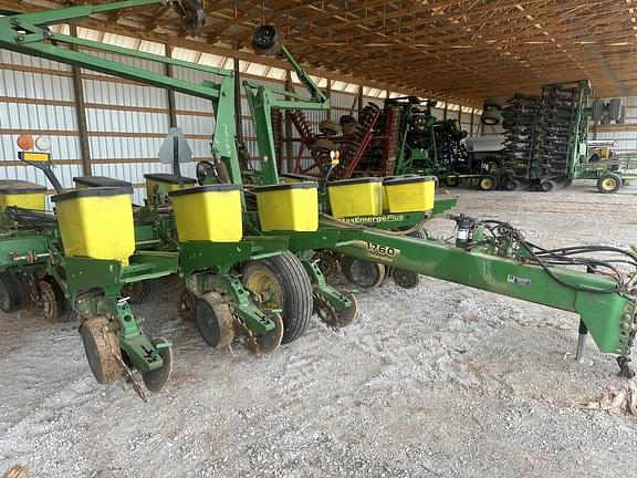 Image of John Deere 1760 equipment image 1