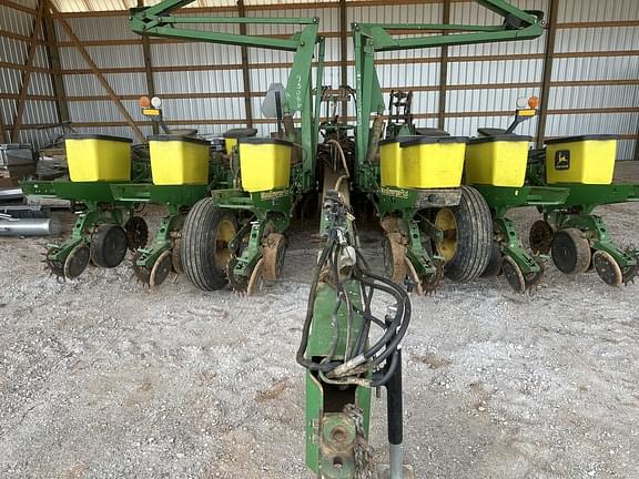 Image of John Deere 1760 Primary image