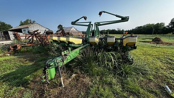 Image of John Deere 1760 Primary image