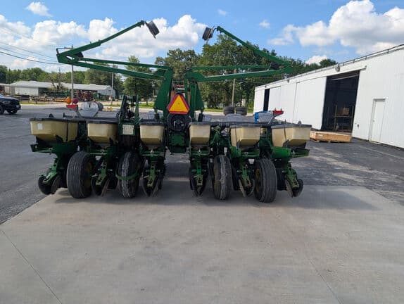 Image of John Deere 1760 equipment image 3