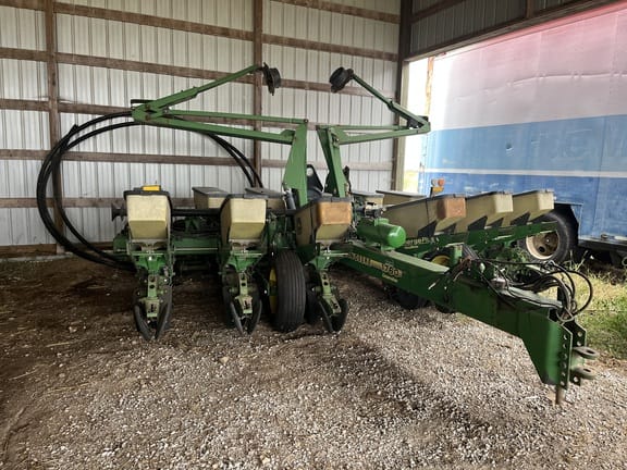 1997 John Deere 1760 Equipment Image0