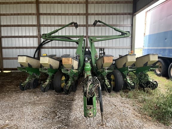 Image of John Deere 1760 equipment image 1