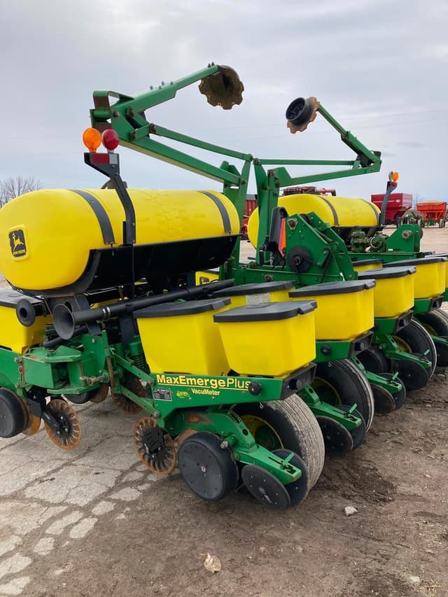 Image of John Deere 1760 equipment image 1