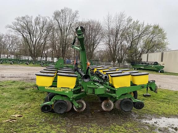 Image of John Deere 1760 equipment image 2