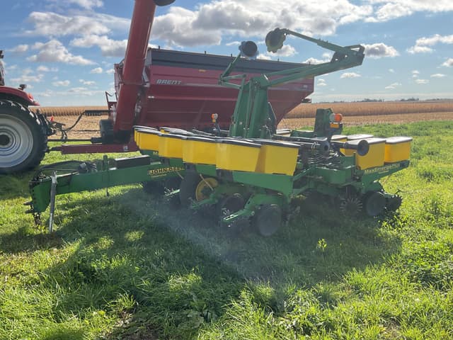 Image of John Deere 1760 equipment image 1