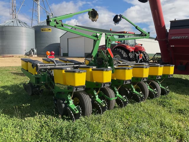 Image of John Deere 1760 equipment image 4