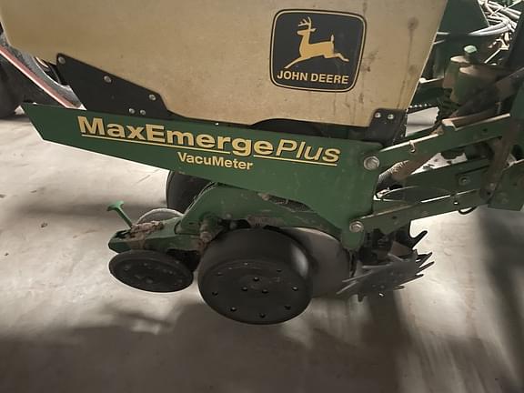 Image of John Deere 1760 equipment image 2