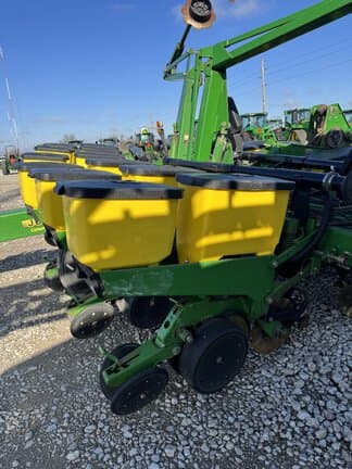 Image of John Deere 1760 Primary image