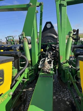 Image of John Deere 1760 equipment image 3