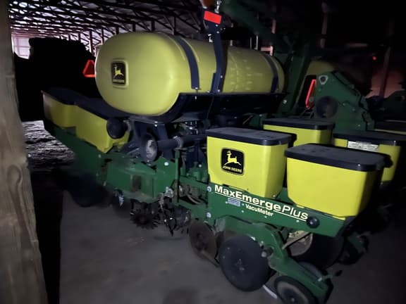 Image of John Deere 1760 equipment image 2