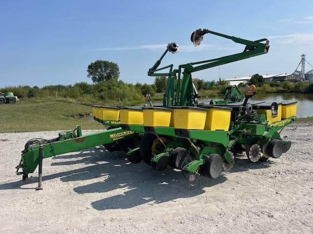 Image of John Deere 1760 equipment image 1