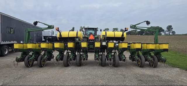 Image of John Deere 1770 equipment image 2