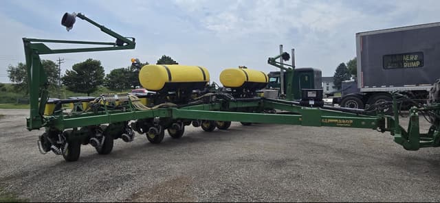 Image of John Deere 1770 equipment image 4