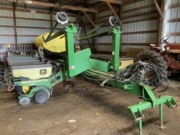 Main image John Deere 1770