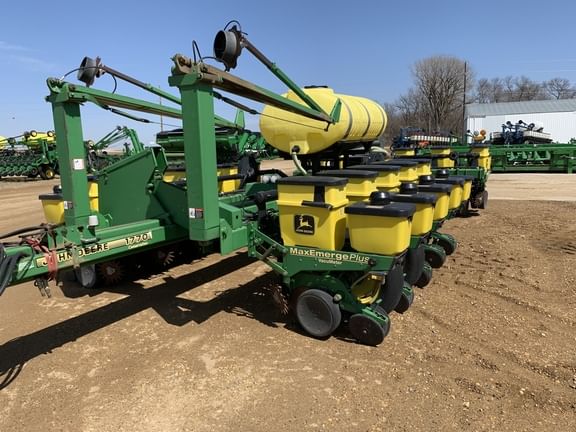 Main image John Deere 1770