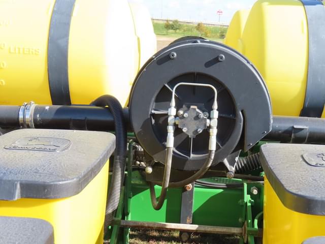 Image of John Deere 1770 equipment image 4