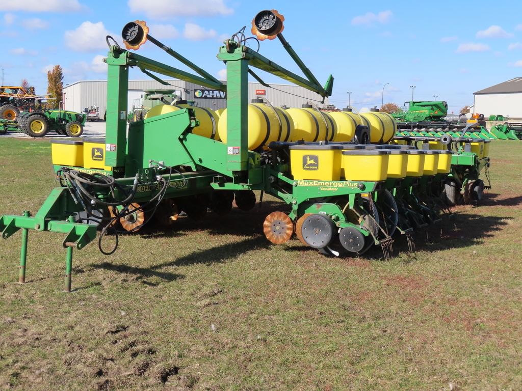 1997 John Deere 1770 Equipment Image0