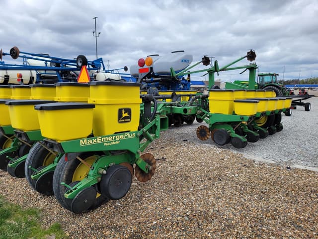 Image of John Deere 1770 equipment image 2