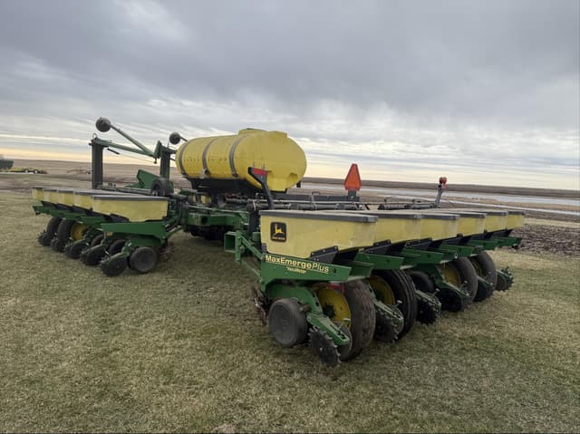 Image of John Deere 1770 equipment image 2