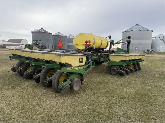 Image of John Deere 1770 equipment image 4