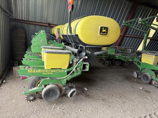 Image of John Deere 1770 equipment image 1
