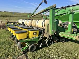 1997 John Deere 1770 Image