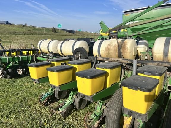Image of John Deere 1770 equipment image 1
