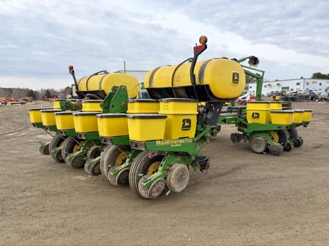 Image of John Deere 1770 equipment image 4