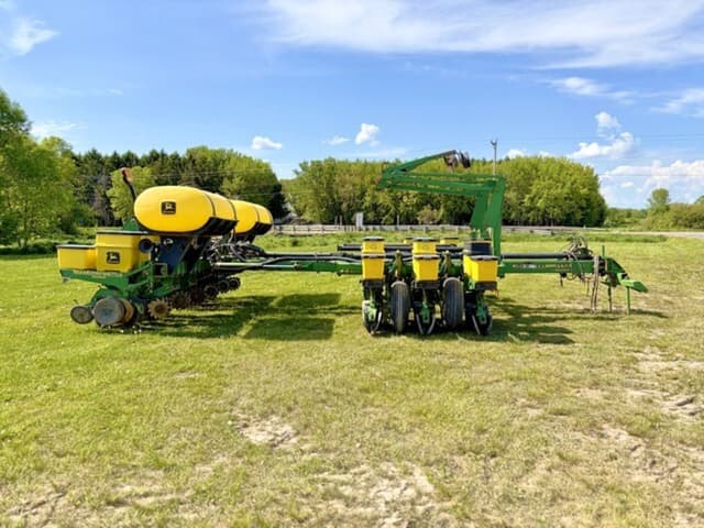 Image of John Deere 1770 equipment image 3