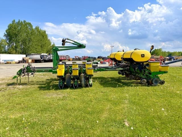 Image of John Deere 1770 equipment image 2