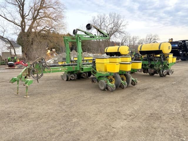 Image of John Deere 1770 equipment image 1