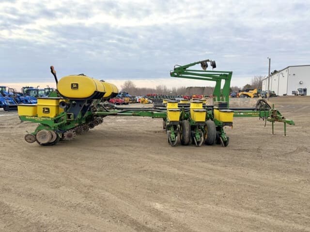 Image of John Deere 1770 equipment image 2