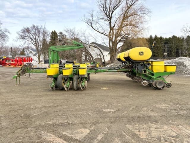 Image of John Deere 1770 equipment image 3