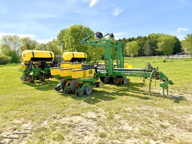 Image of John Deere 1770 equipment image 1