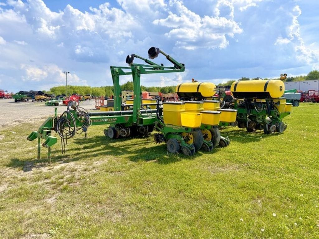 1997 John Deere 1770 Equipment Image0