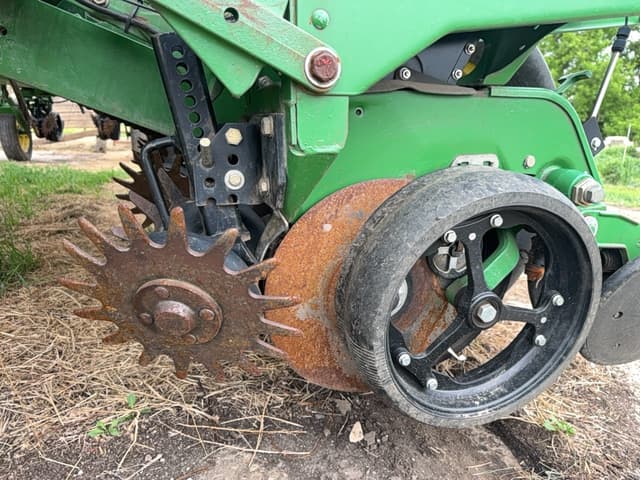Image of John Deere 1770 equipment image 2