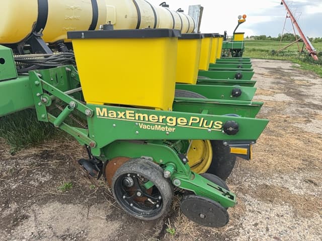 Image of John Deere 1770 equipment image 1