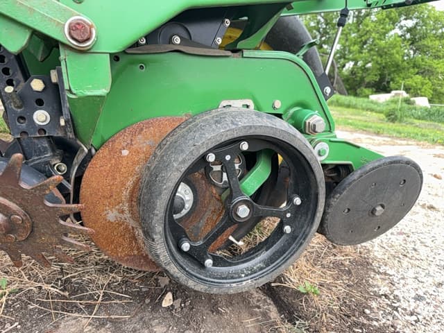 Image of John Deere 1770 equipment image 3