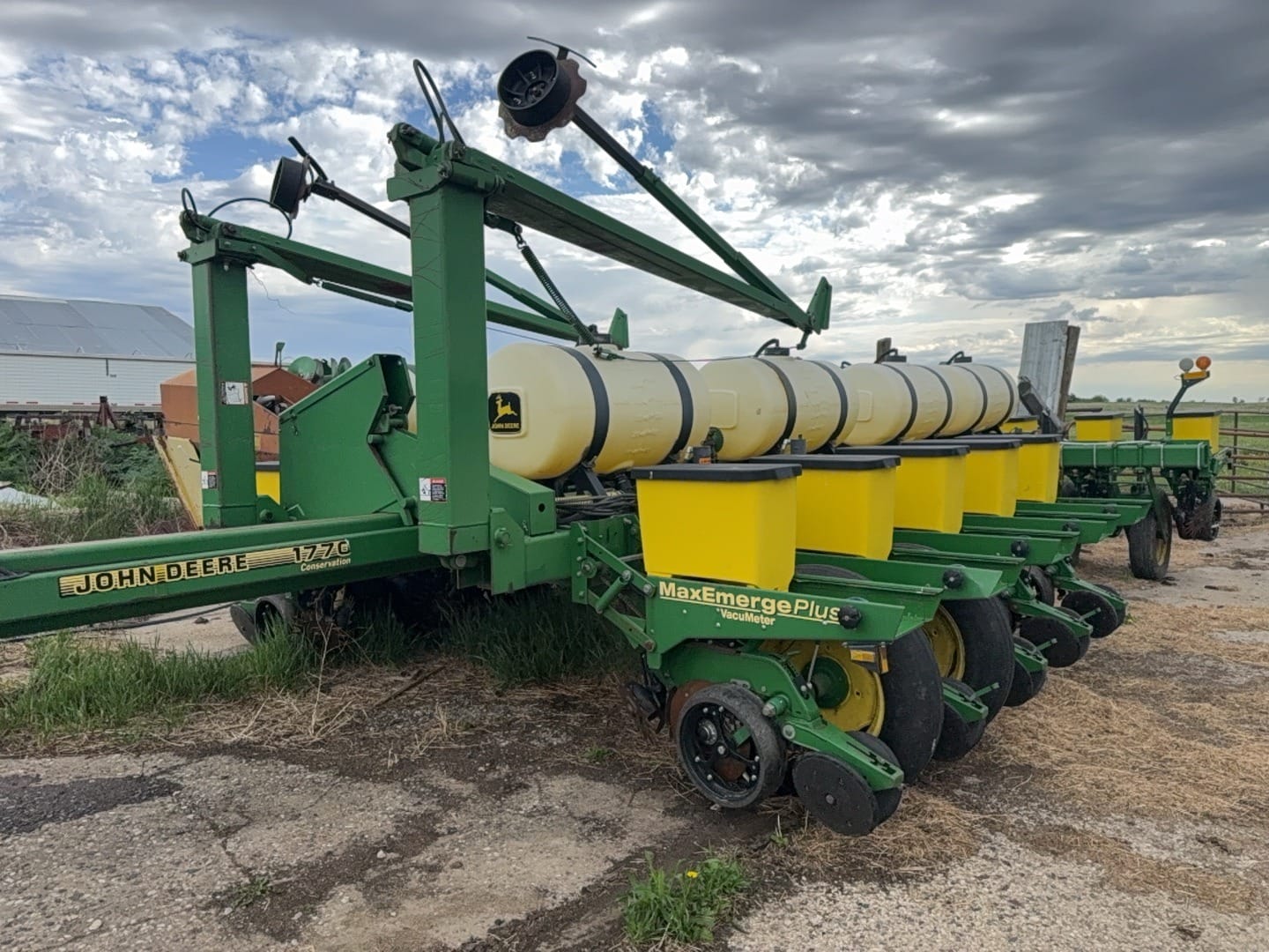 1997 John Deere 1770 Equipment Image0