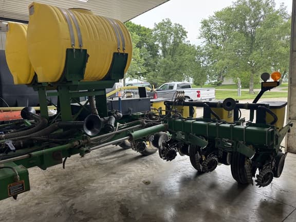 Image of John Deere 1770 equipment image 2