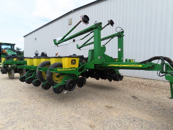 Image of John Deere 1770 equipment image 4