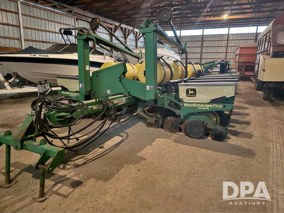1997 John Deere 1770 Equipment Image0