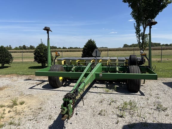 1997 John Deere 1780 Equipment Image0