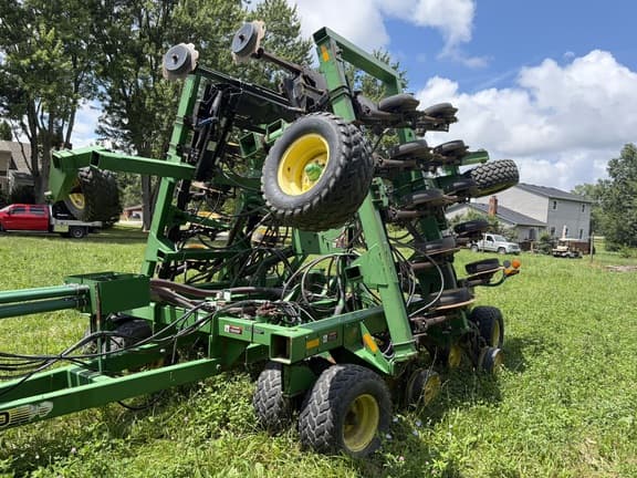 Image of John Deere 1850 equipment image 3