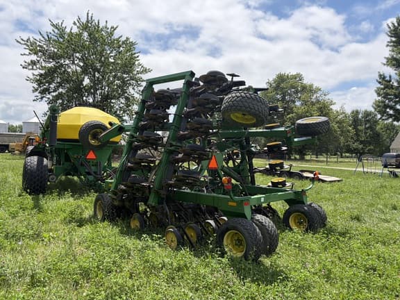 Image of John Deere 1850 equipment image 2