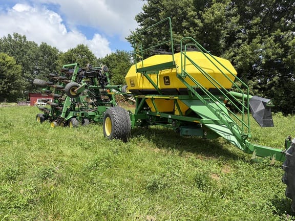 1997 John Deere 1850 Equipment Image0
