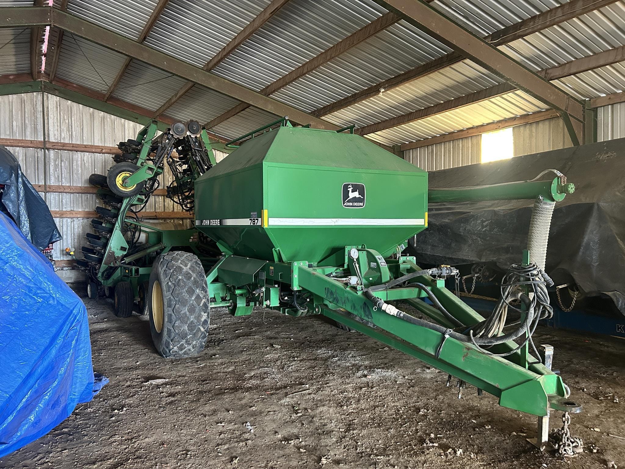 1997 John Deere 1850 Equipment Image0