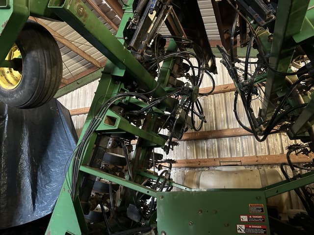 Image of John Deere 1850 equipment image 4