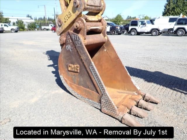 Image of John Deere 230LC equipment image 2